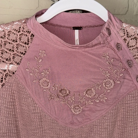 Free People shirt Sweetest Thing Thermal Blush pink XS embroidered - Picture 3 of 7